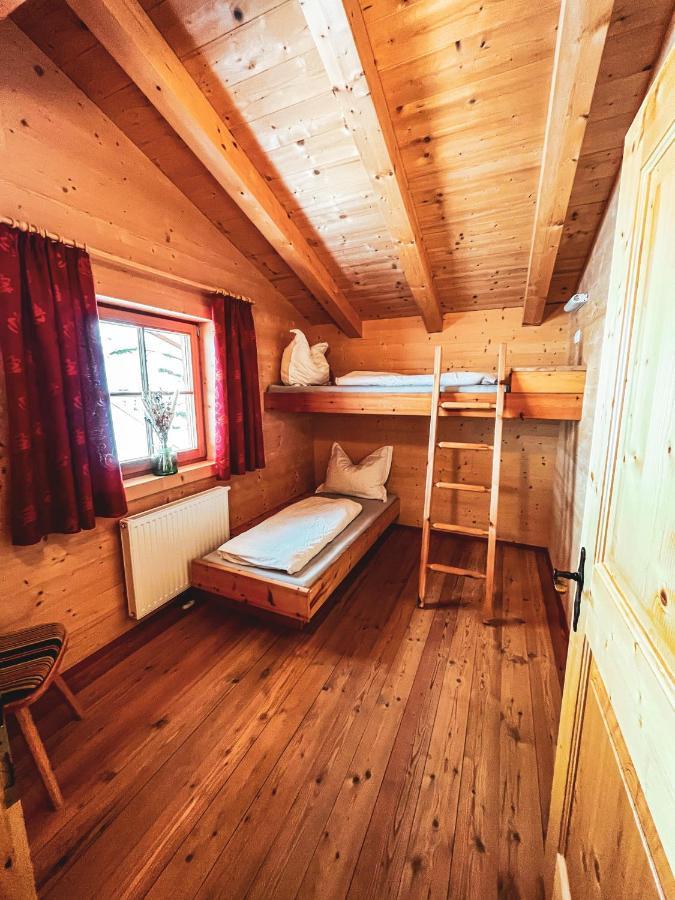 Zweibettzimmer mit Bergblick