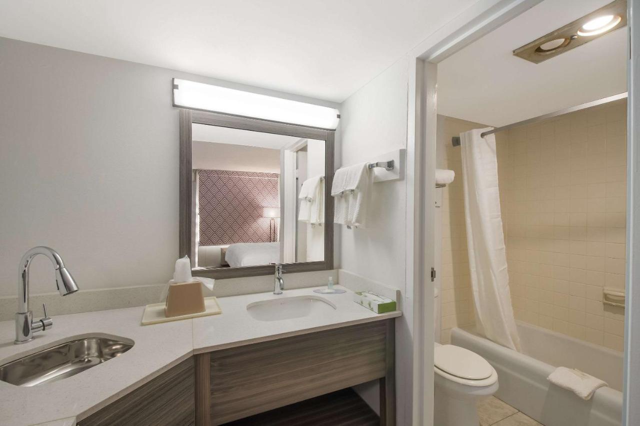 Efficiency One Room Suite with Two Queen Beds - Non Smoking/Pet Friendly