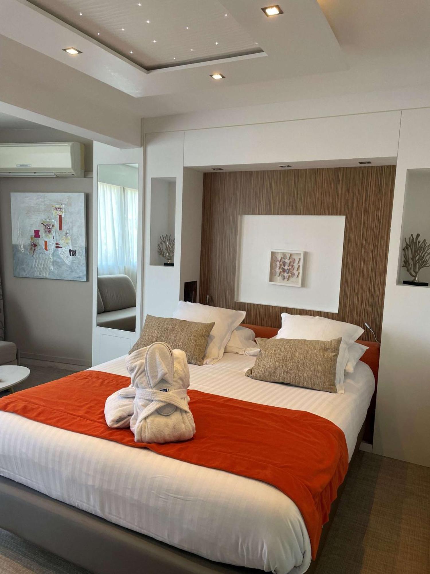 Chambre Lit Queen-Size Supérieure avec Canapé-Lit - Vue sur Mer