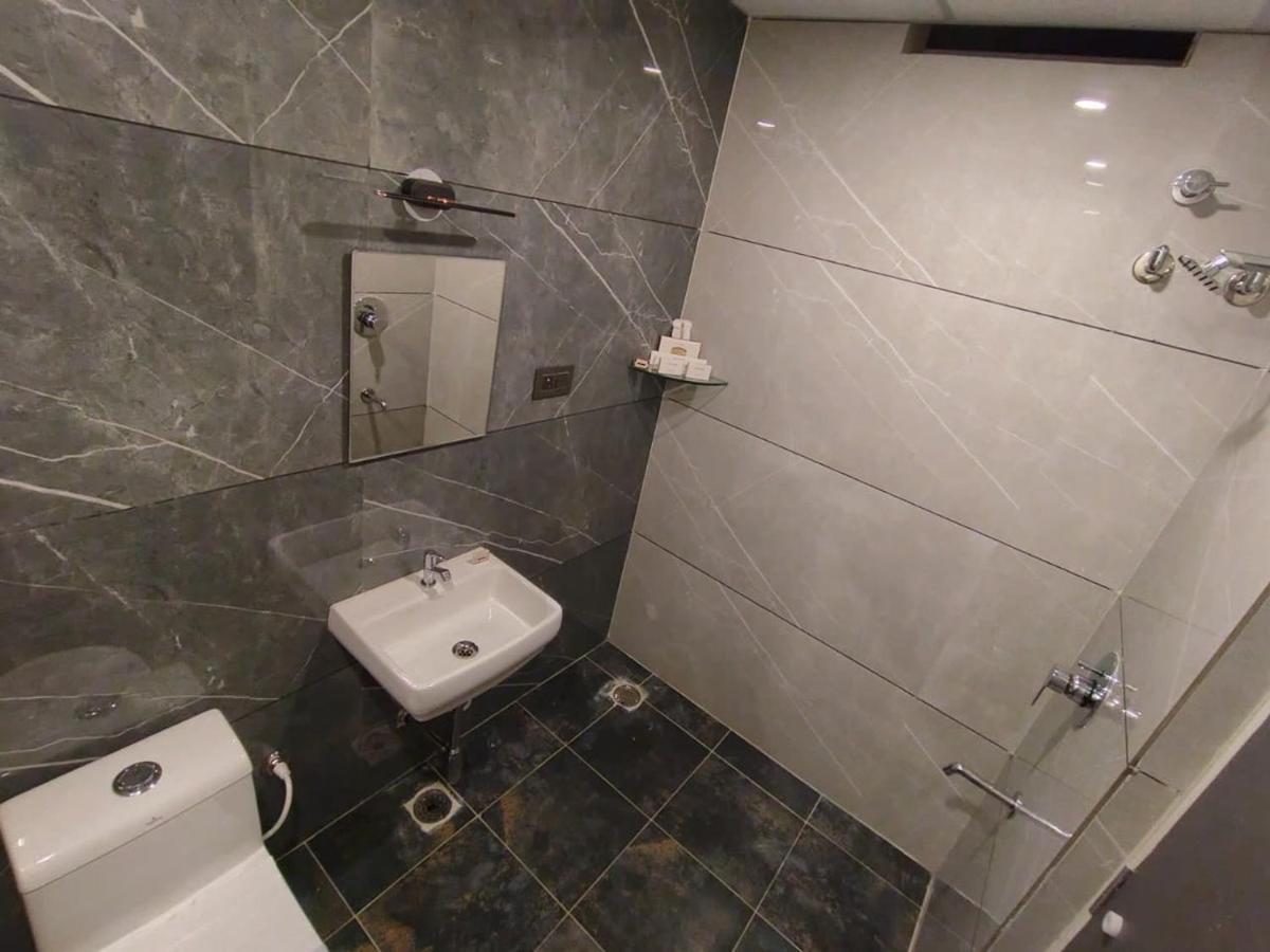 Family Room,1496157697:JPEG