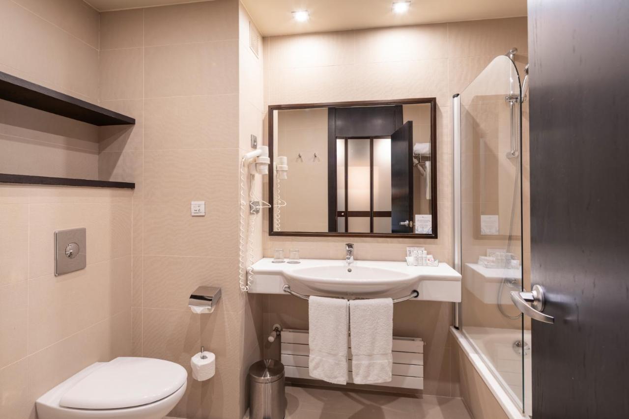 Twin Room with Extra Bed (2 Adults + 1 Child under 12 years old)