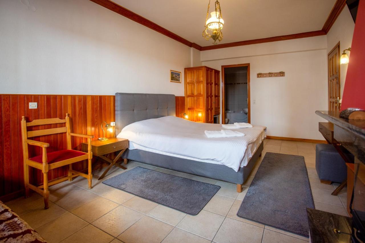 Deluxe Double Room with Fireplace and Spa Bath