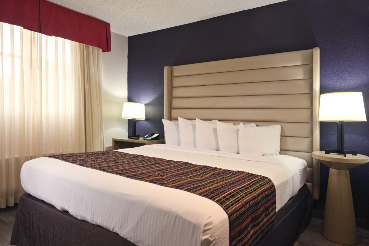One-Bedroom King Suite - Non-Smoking
