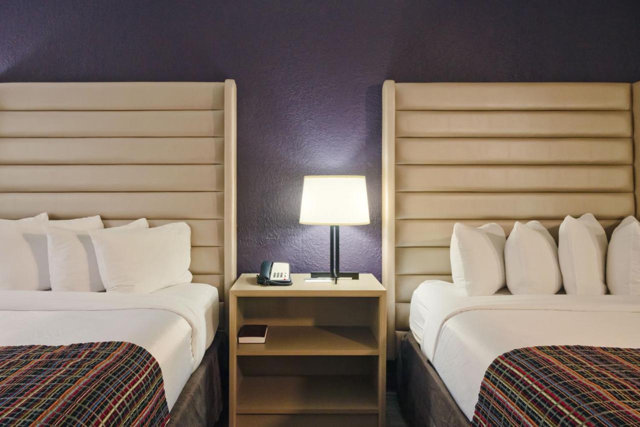 One-Bedroom Suite with Two Queen Beds - Non-Smoking
