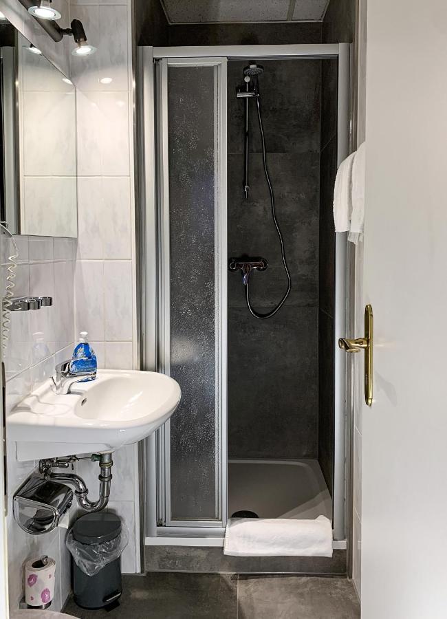 Triple Room Private Bathroom,1498553611:JPEG