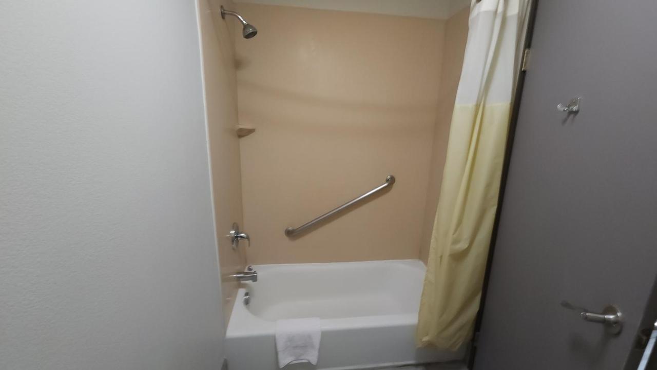 King Room with Bath Tub and Sofa Bed - Mobility Accessible