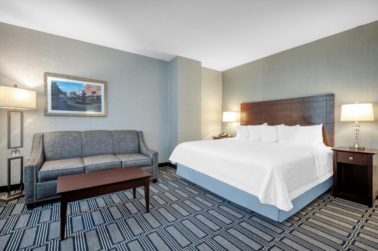 King Room with Sofa Bed and Study - Non-Smoking