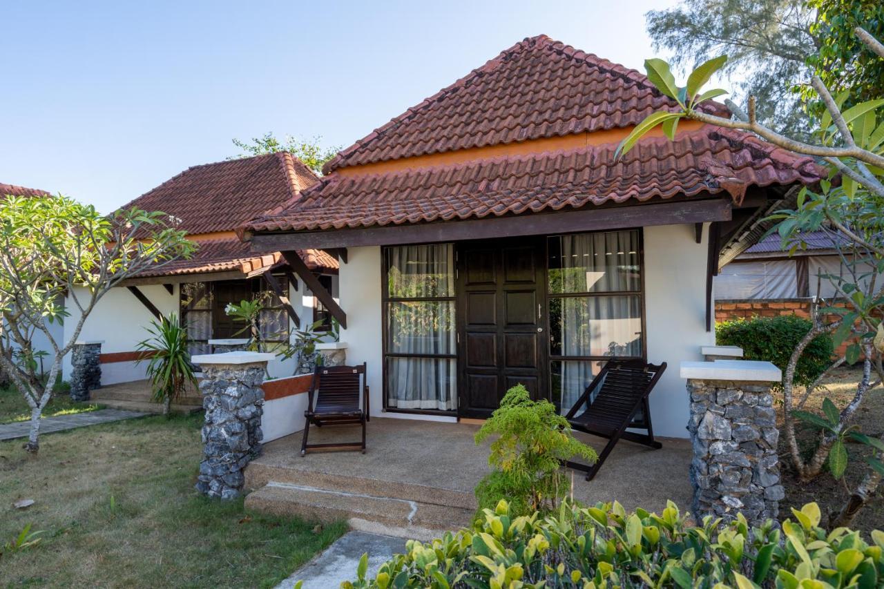 Deluxe Bungalow with Garden View
