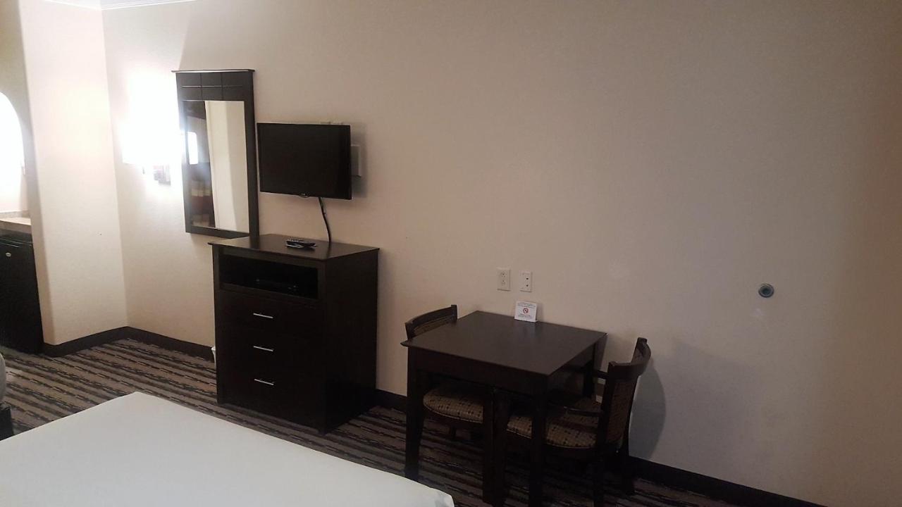 Suite King with Spa Bath Non-Smoking