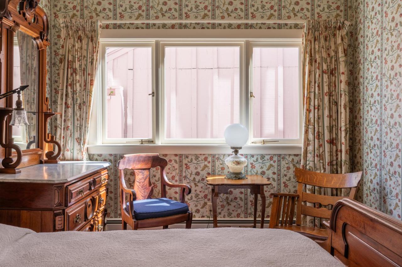 Standard Queen Room