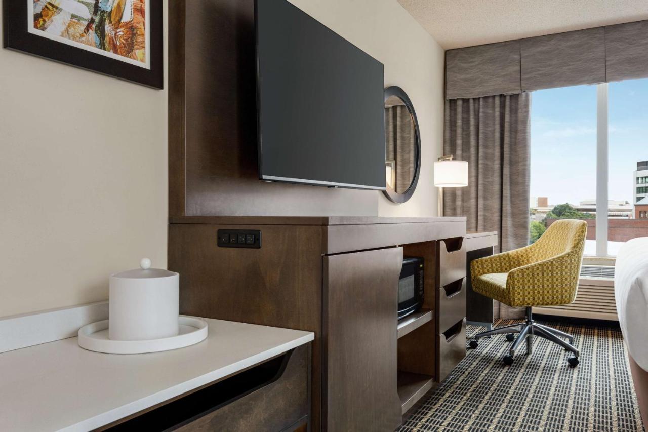 King Room with River View - Non-Smoking