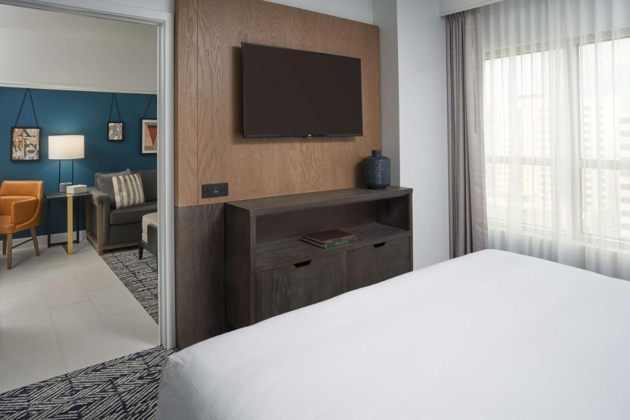 Suite met 2 Kamers - Kingsize Bedden - Uitzicht op de Stad