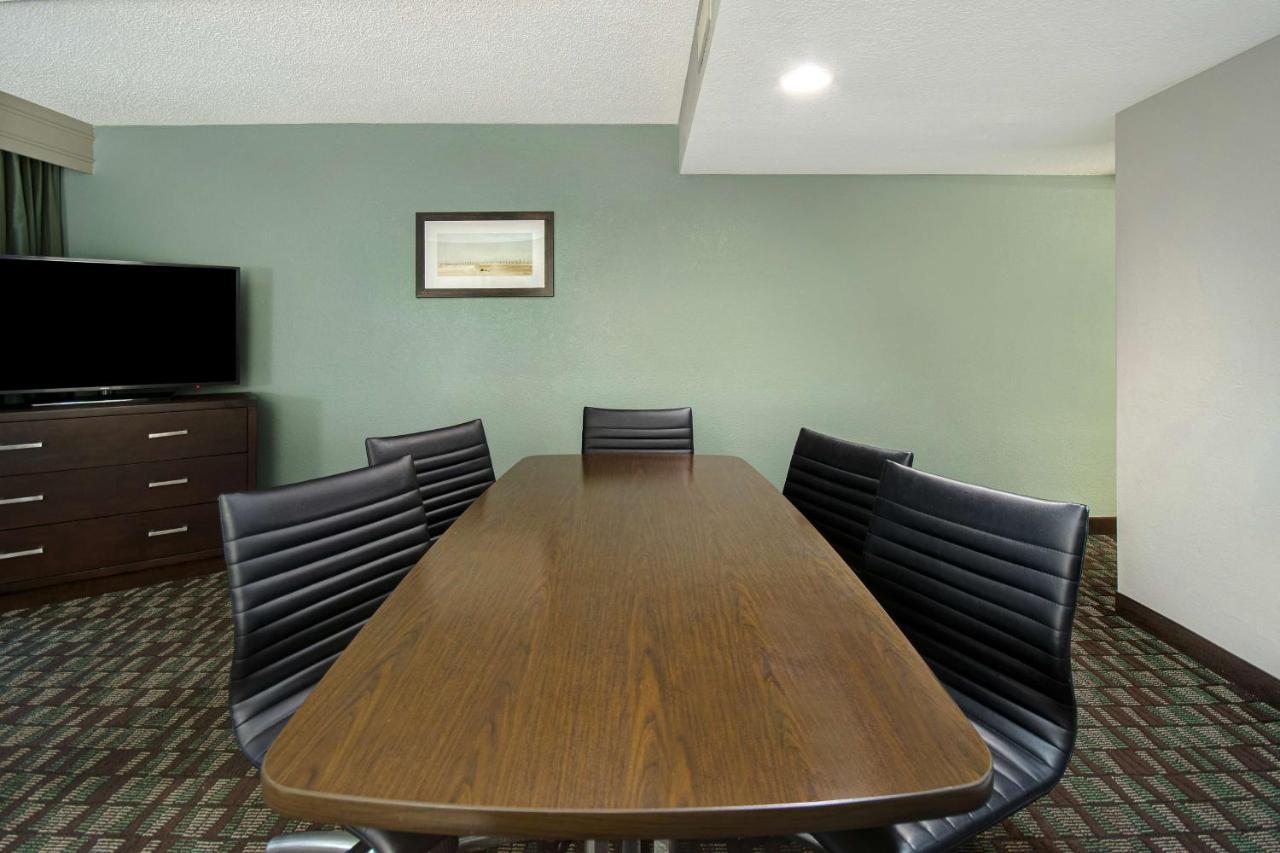 Quarto Empresarial com Cama King-size
