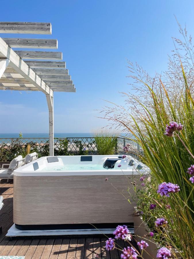 Junior Suite with Sea View Outdoor Spa Bath