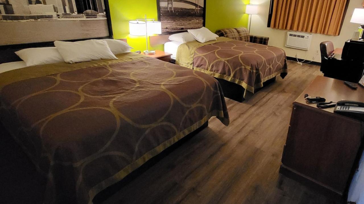 Deluxe Queen Room with Two Queen Beds - Non-Smoking