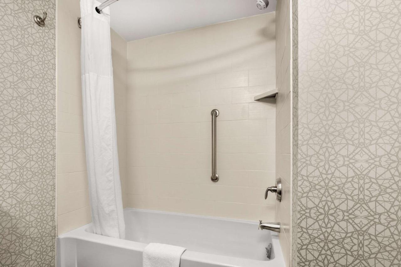 King Room with Accessible Tub - Mobility and Hearing Access/Non-Smoking
