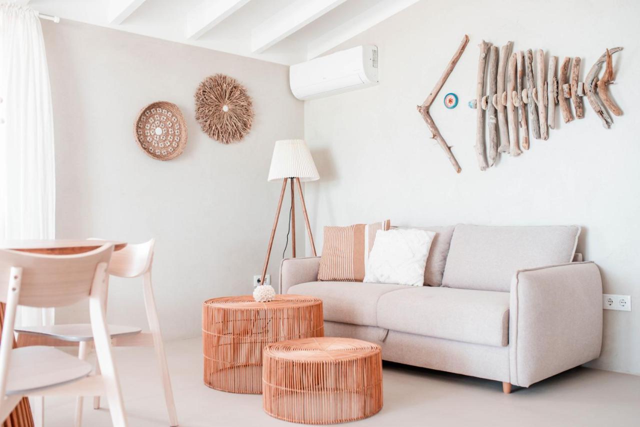Family Room with Garden View