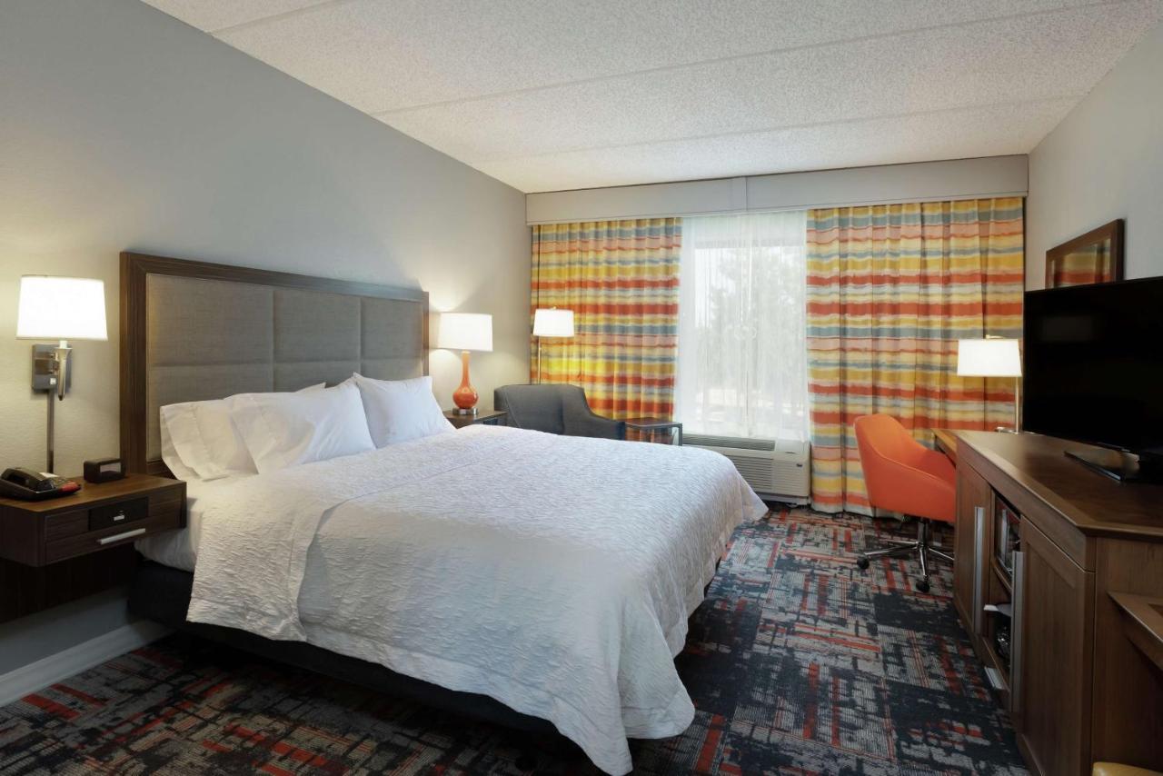 King Room with King Bed - Non-Smoking