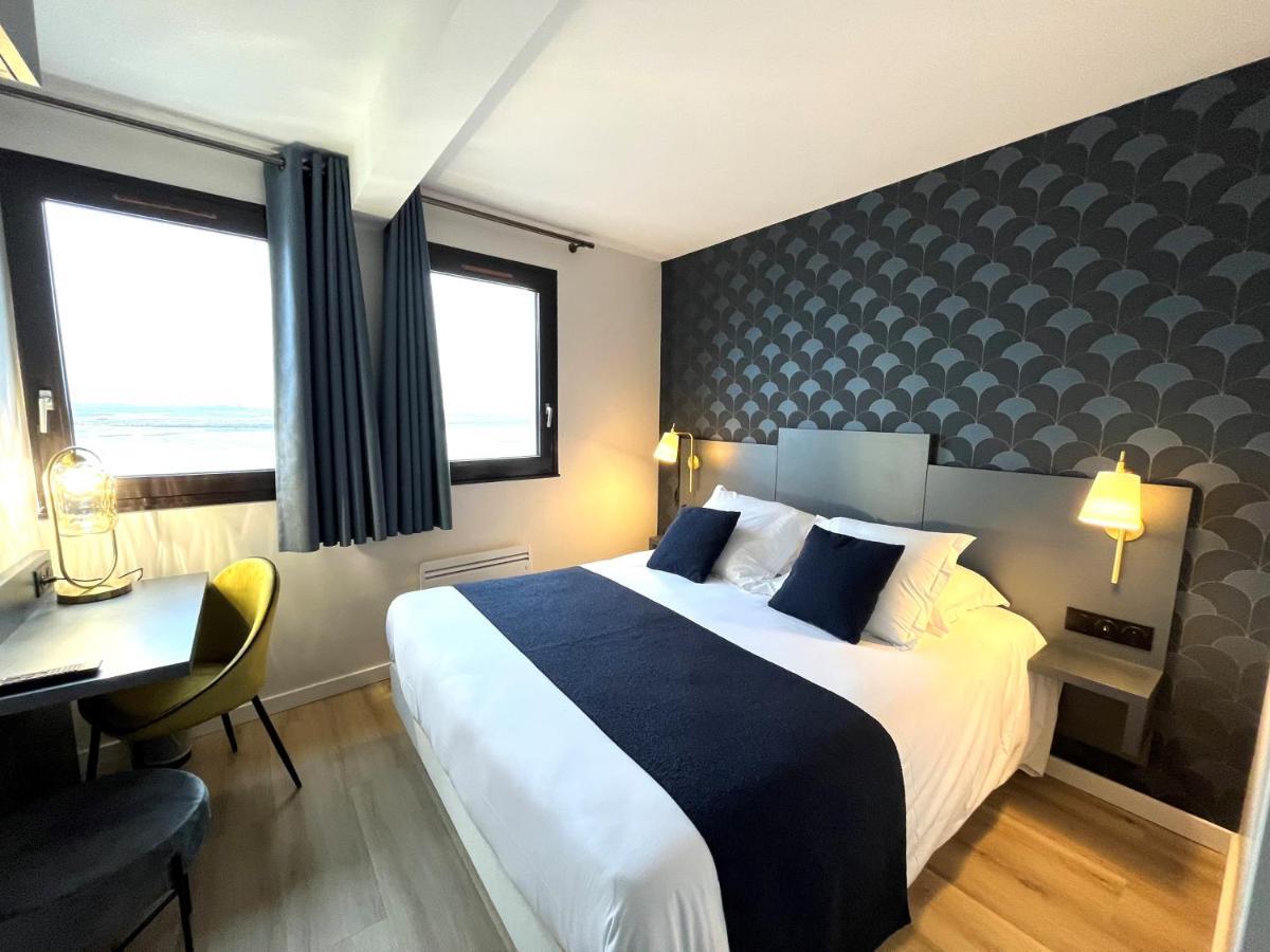Double Room Harbour View,1498658653:JPEG