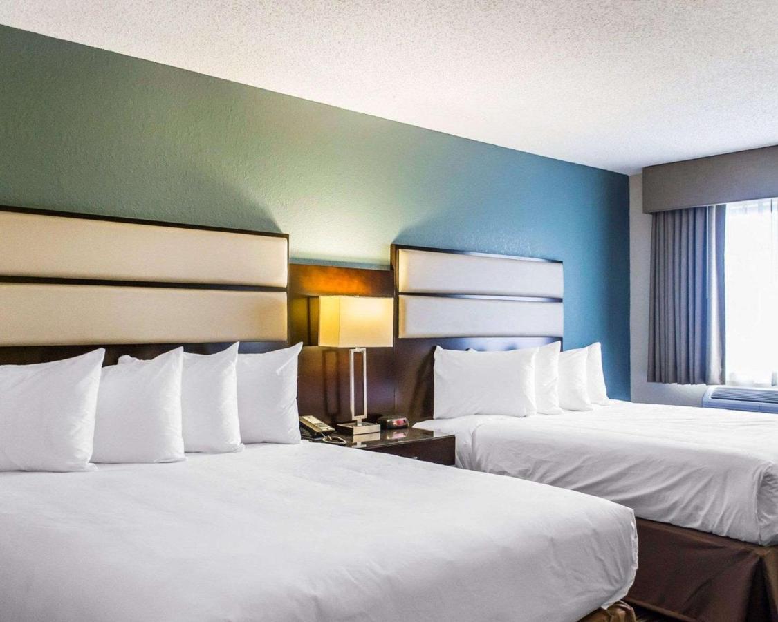 Queen Room with Two Queen Beds - Smoking