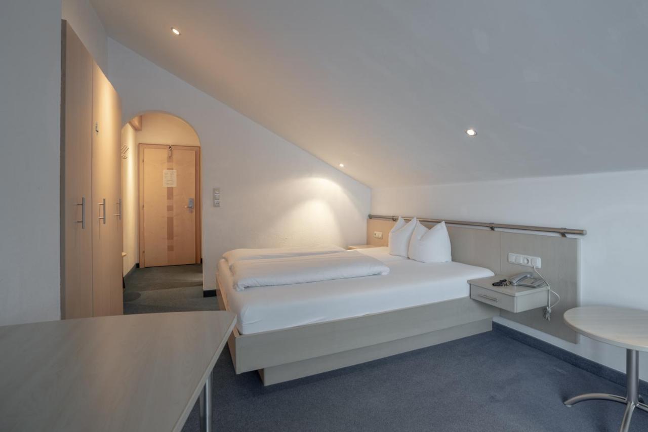 Double Room,1498689148:JPEG