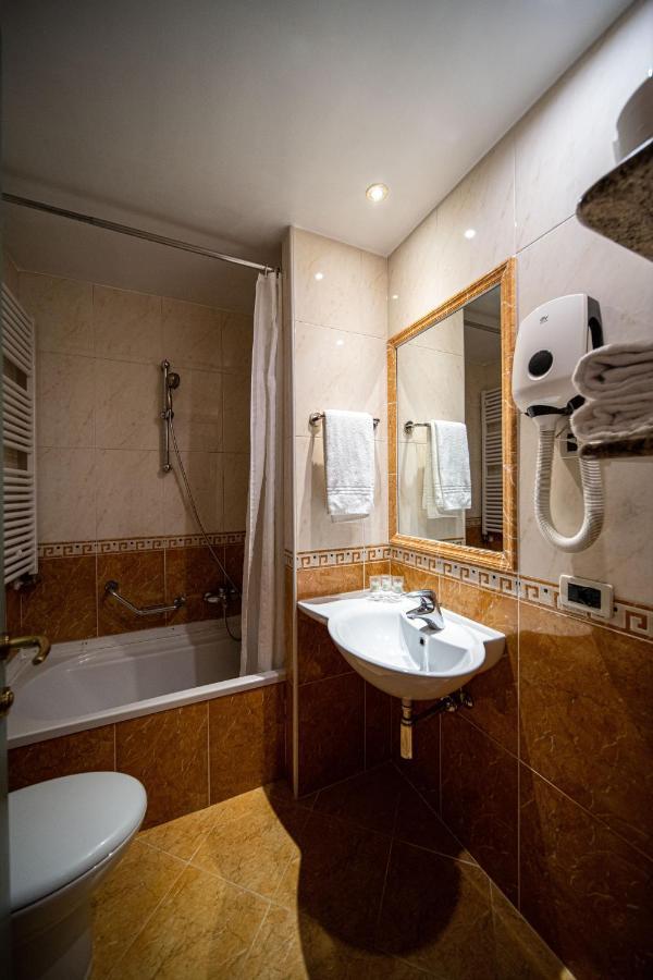 One-Bedroom Apartment (3 Adults) - Annex