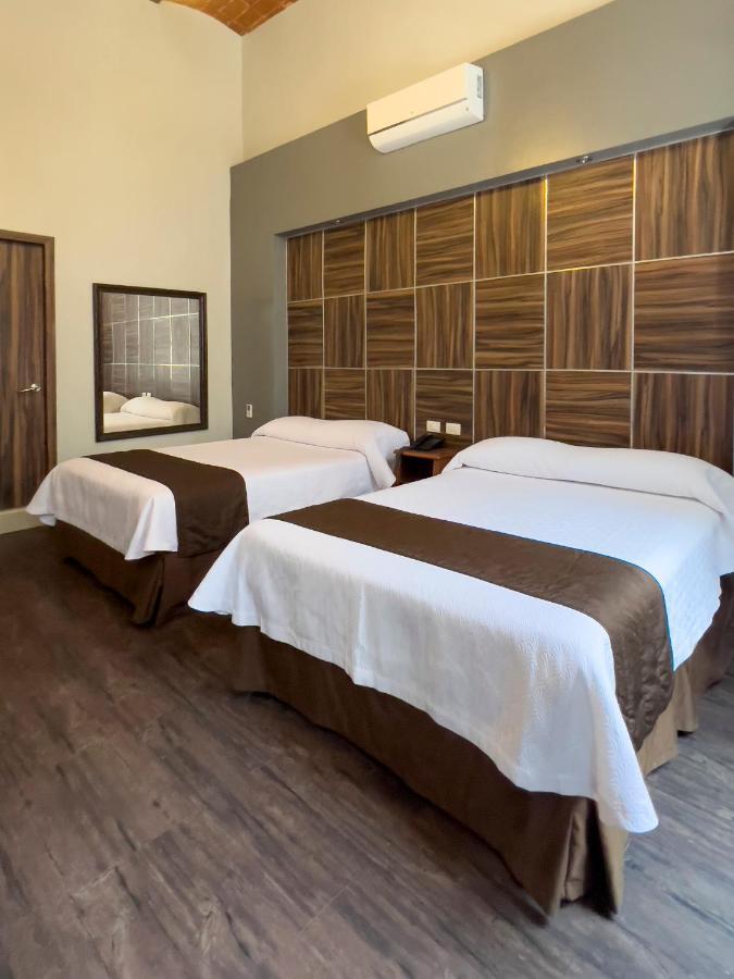 Quarto com 2 Camas de Solteiro
