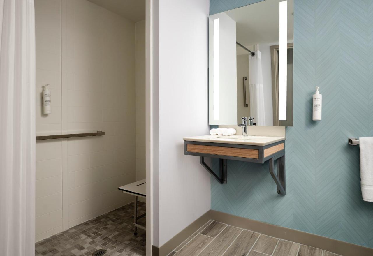 King Room with Roll-In Shower - Disability Access