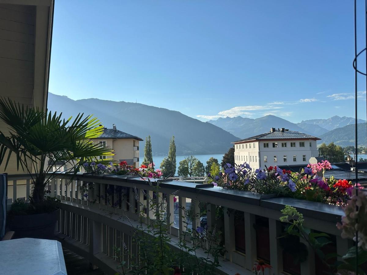 Villa A with lake view and large balcony/open fireplace