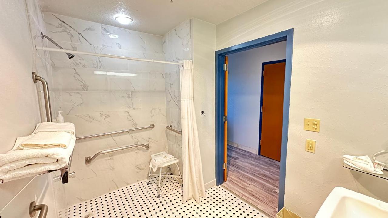Queen Room - Disability Access/Non-Smoking