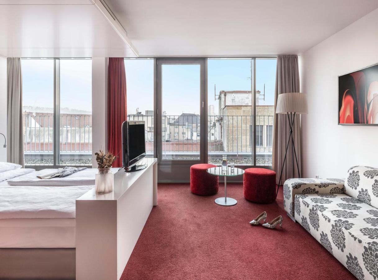 Junior Suite access to Rooftop Lounge