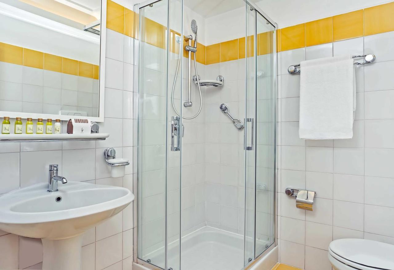 Double or Twin Room with Partial Sea View