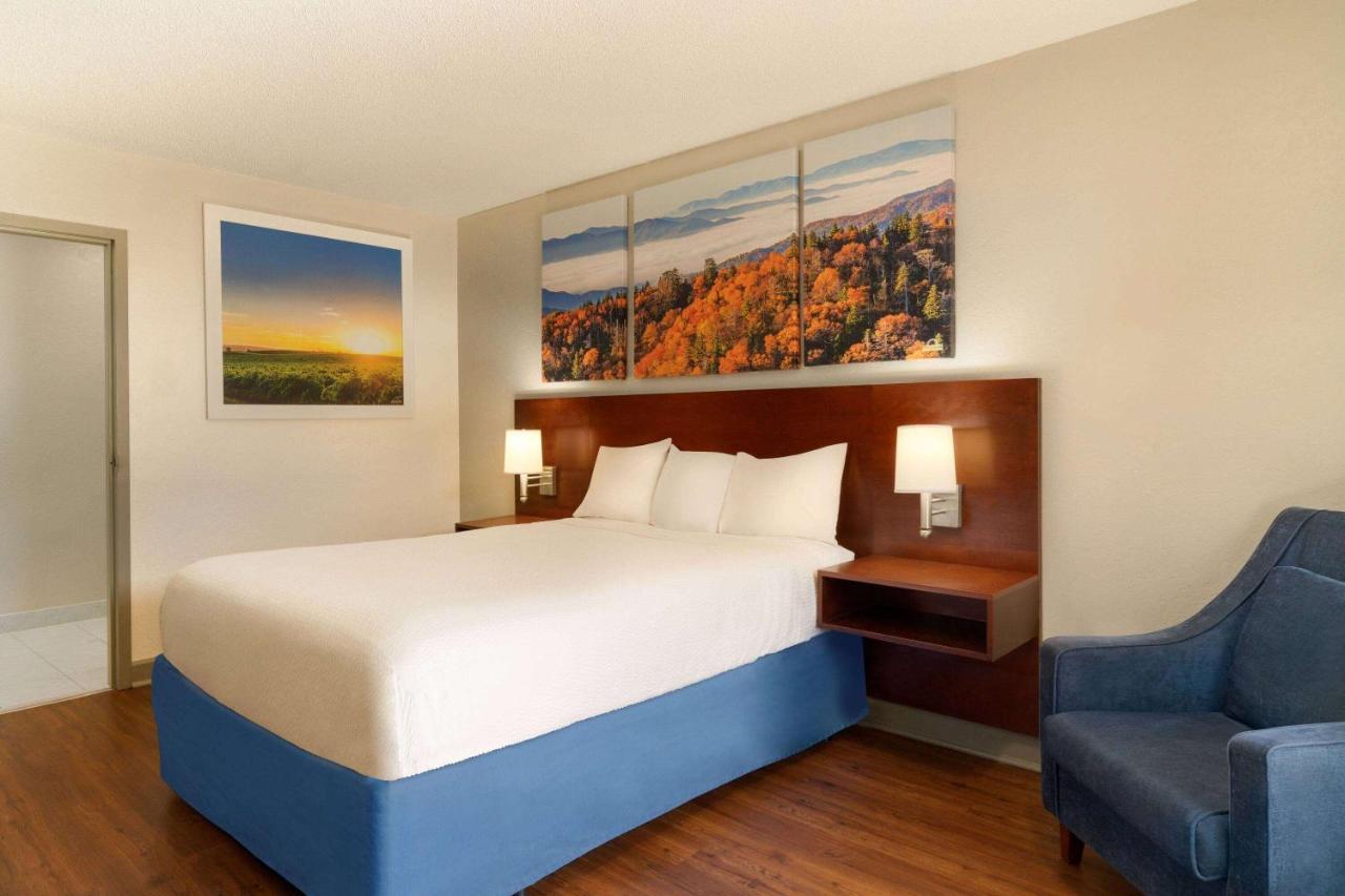 Queen Room - Disability Access/Non-Smoking