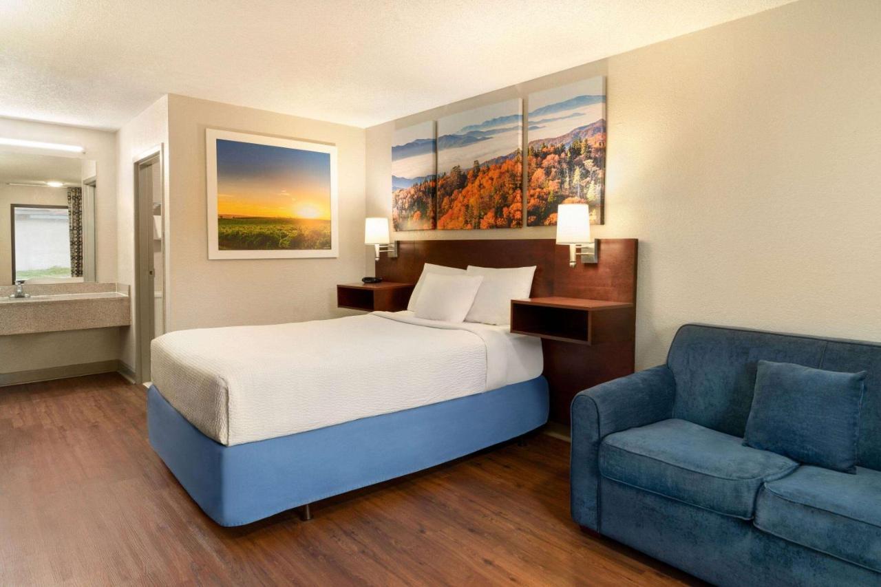 Deluxe Queen Room - Mobility Access/Non-Smoking