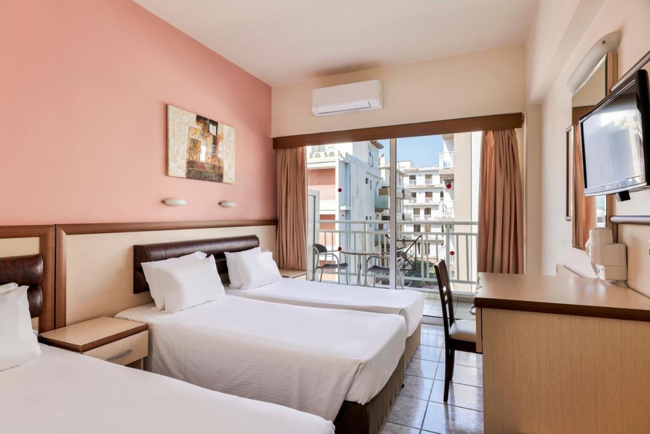 Chambre Triple (2 Adultes & 1 Enfant)