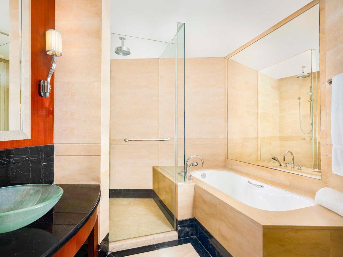 Club lounge access, 1 Bedroom Presidential Suite, 1 King