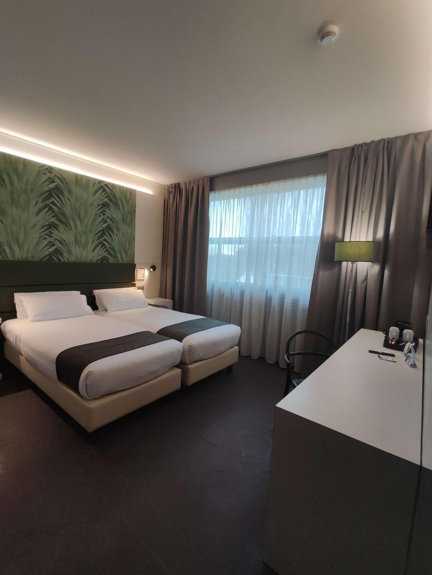 Standard Twin Room - Non-Smoking