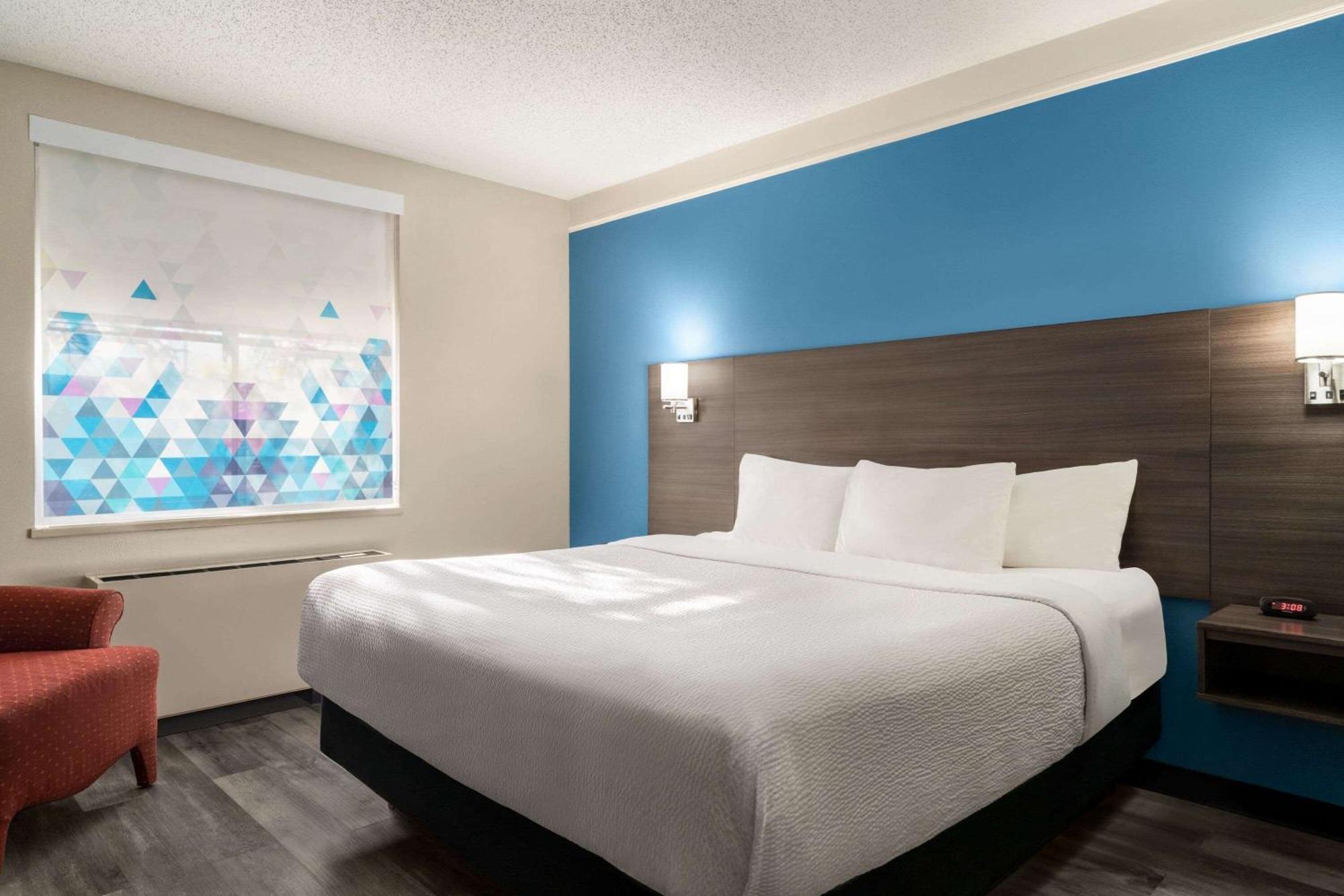 One-Bedroom King Suite - Non-Smoking