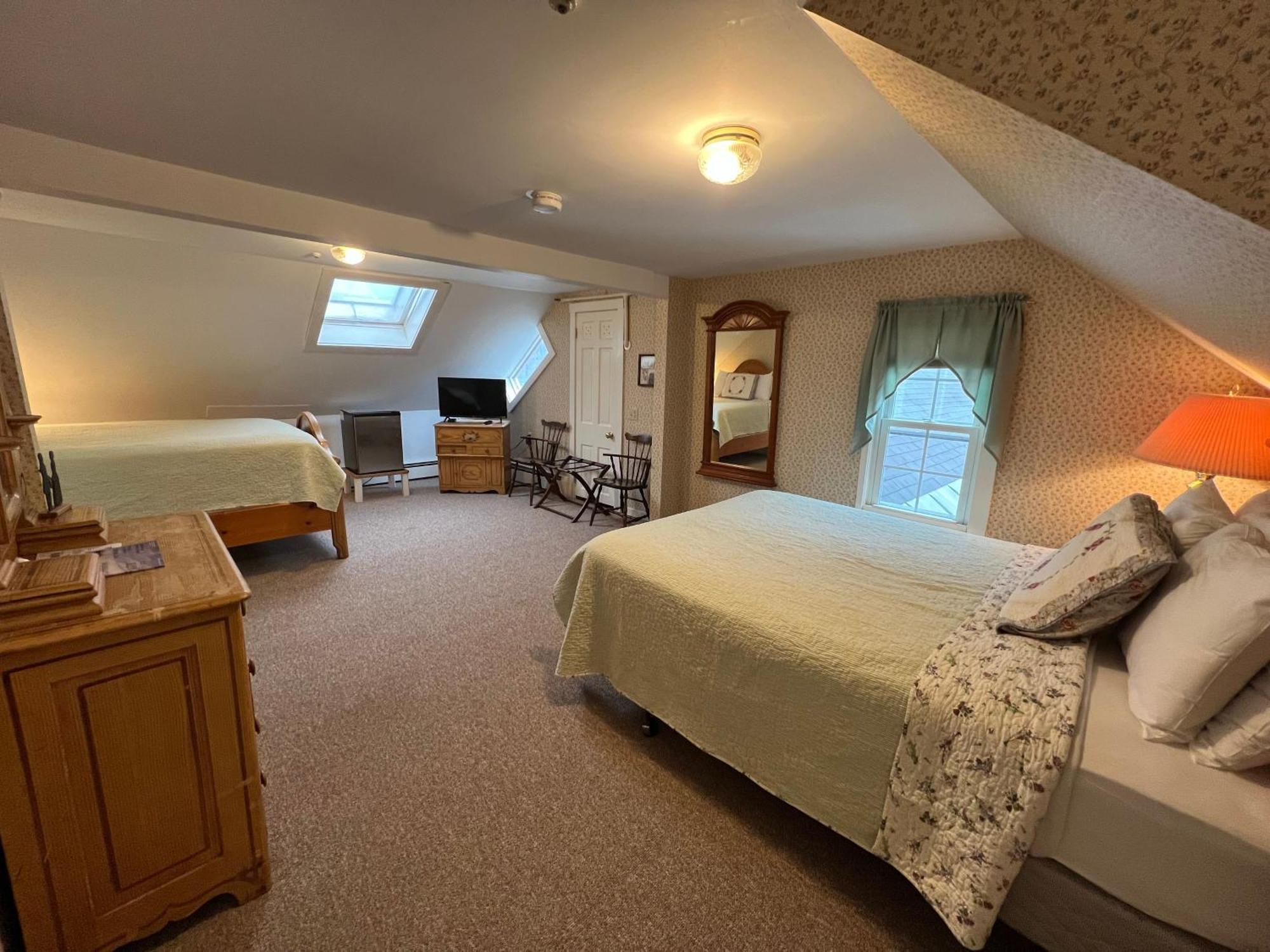 Deluxe Quadruple Room