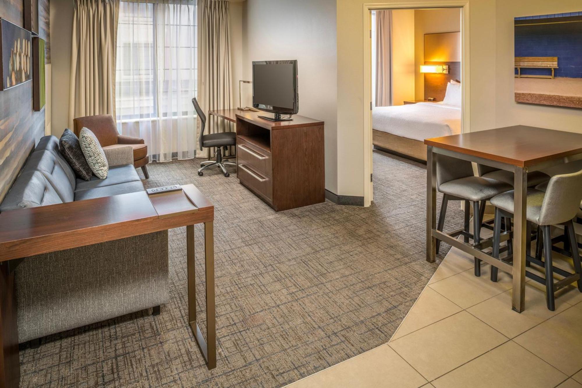 2 Bedroom Suite, Bedroom 1: 1 King, Bedroom 2: 1 King