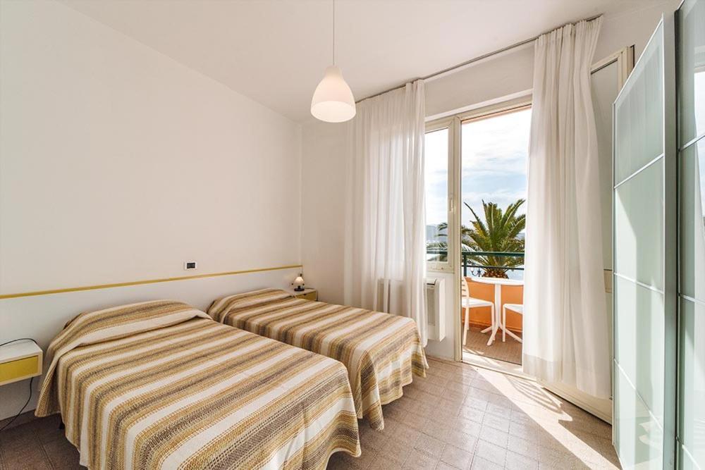 Two Connecting Double Rooms with Sea View