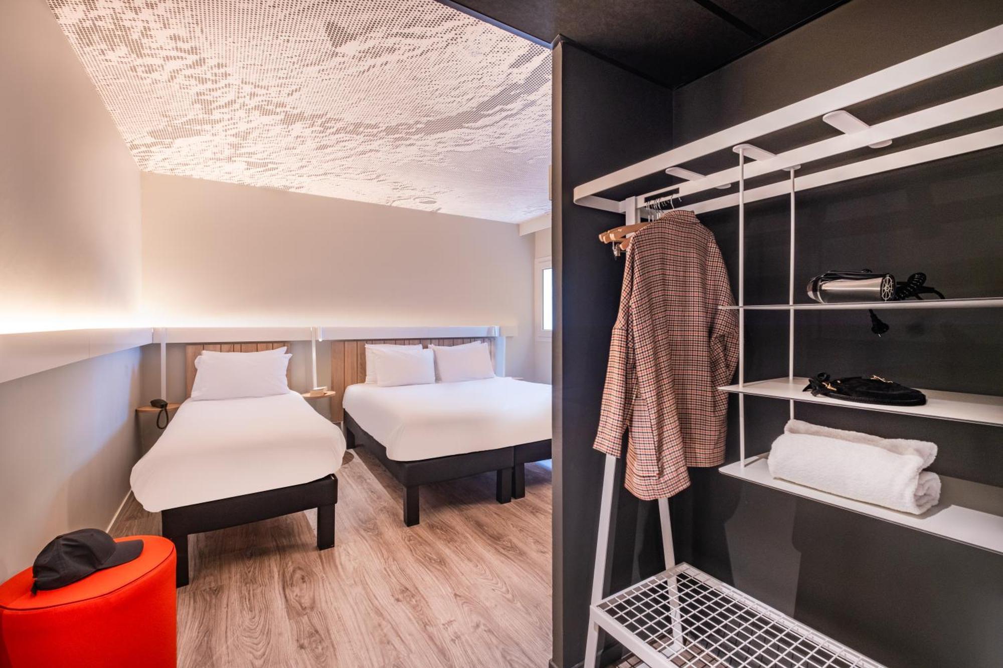 Standard Room with One Double Bed and One Single Bed