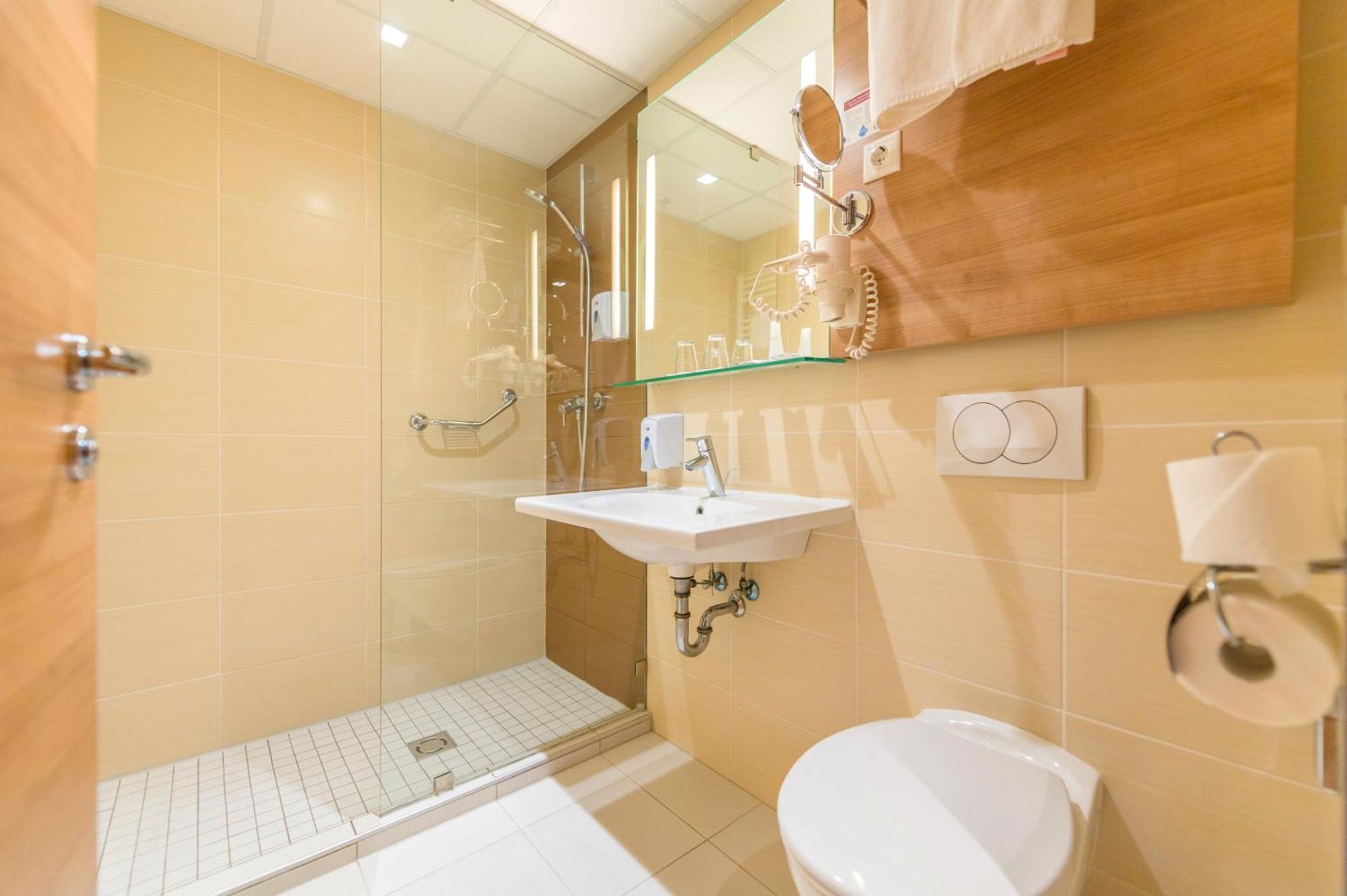 Standard Twin/Double Room,1498903099:JPEG