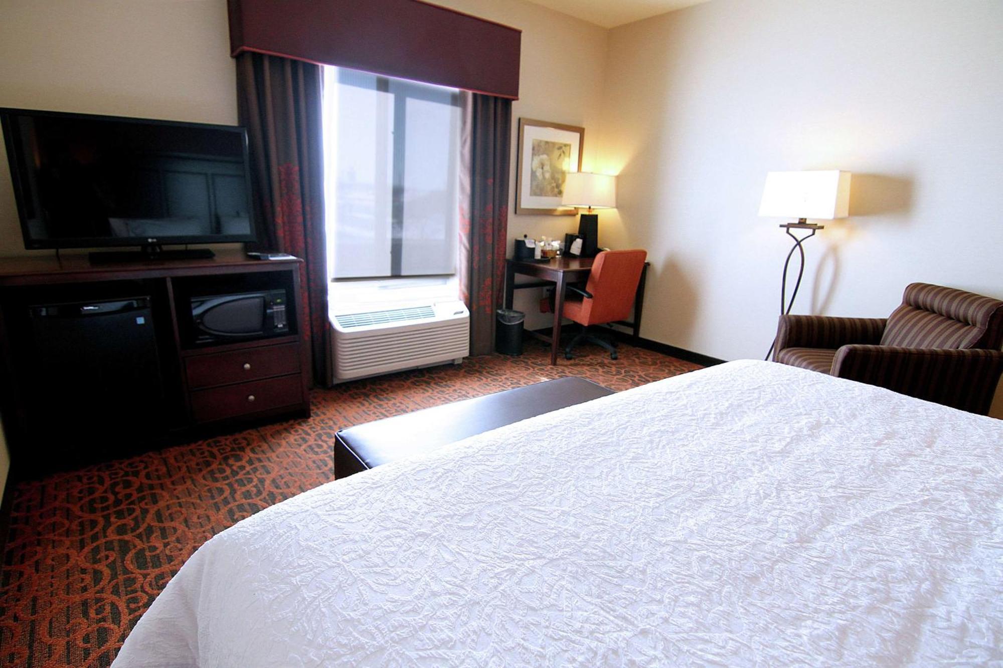 King Room with King Bed - Non-Smoking