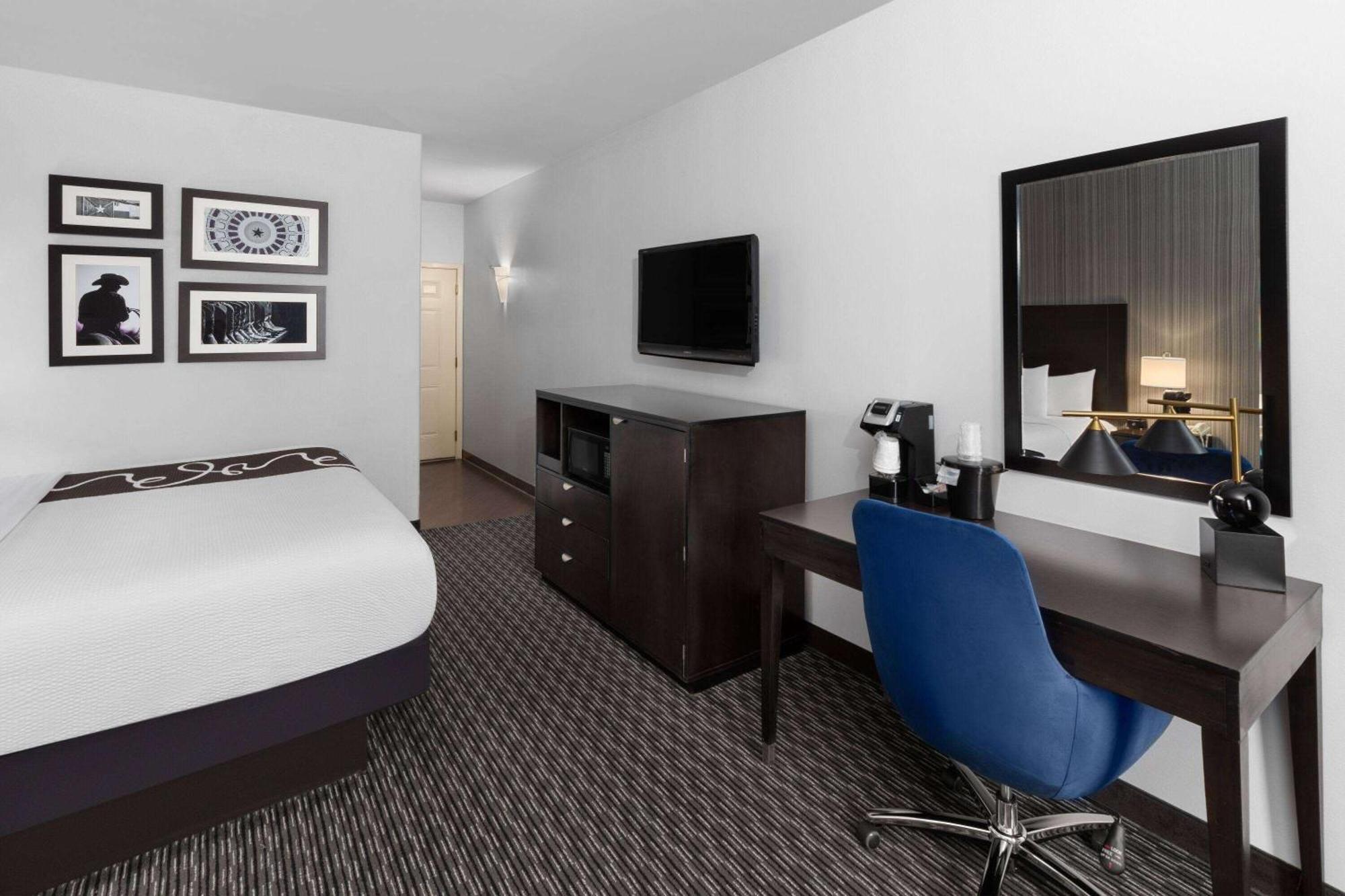 Deluxe King Room - Non-Smoking