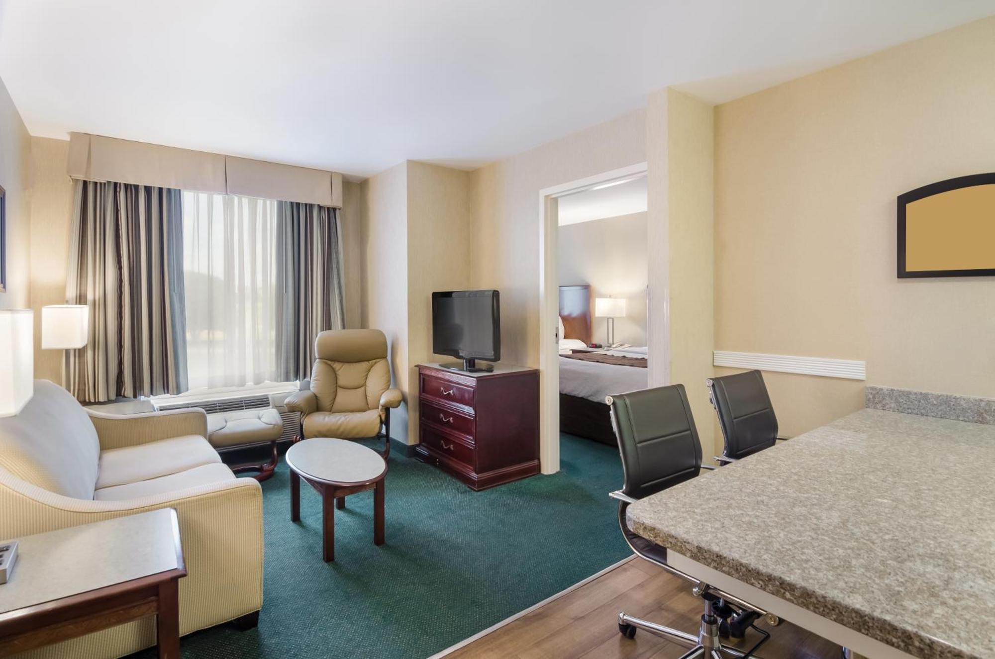 Efficiency Queen Suite Two Queen Beds Non-Smoking