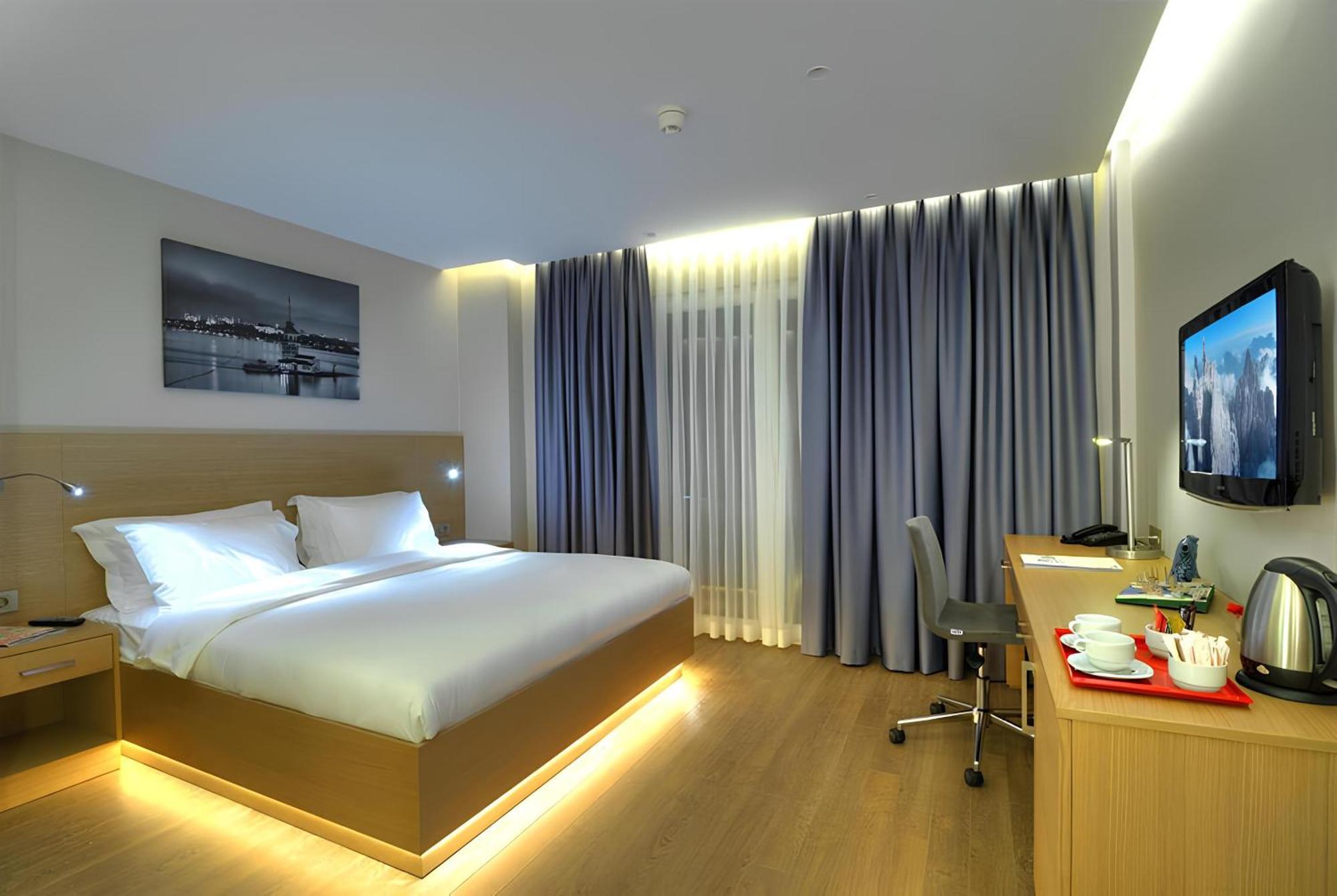 Two Connecting Double Rooms,687396315:JPEG