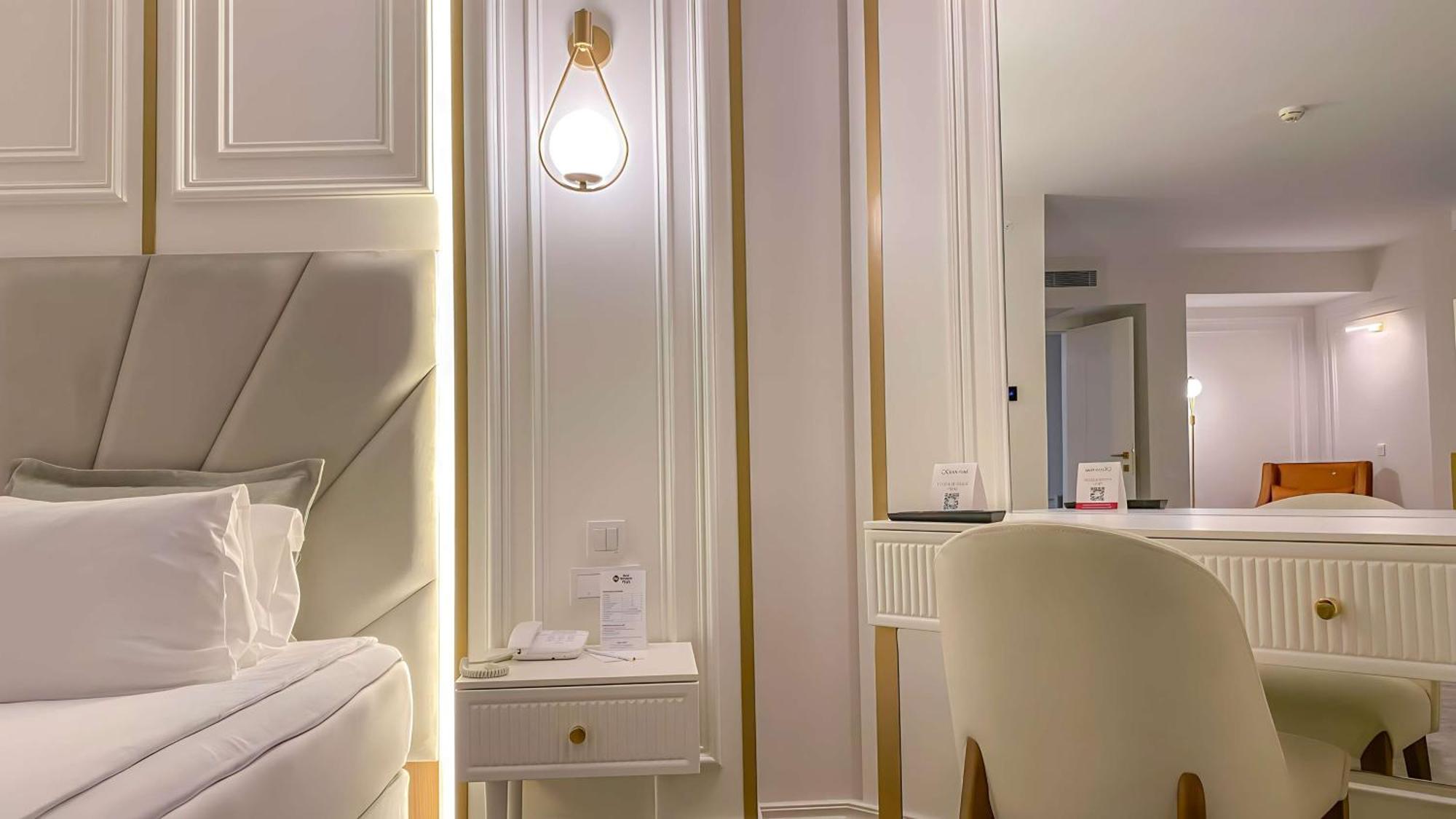 One-Bedroom King Suite with Hot Tub and Sofa Bed - Sea View/Non-Smoking,1498932070:JPEG