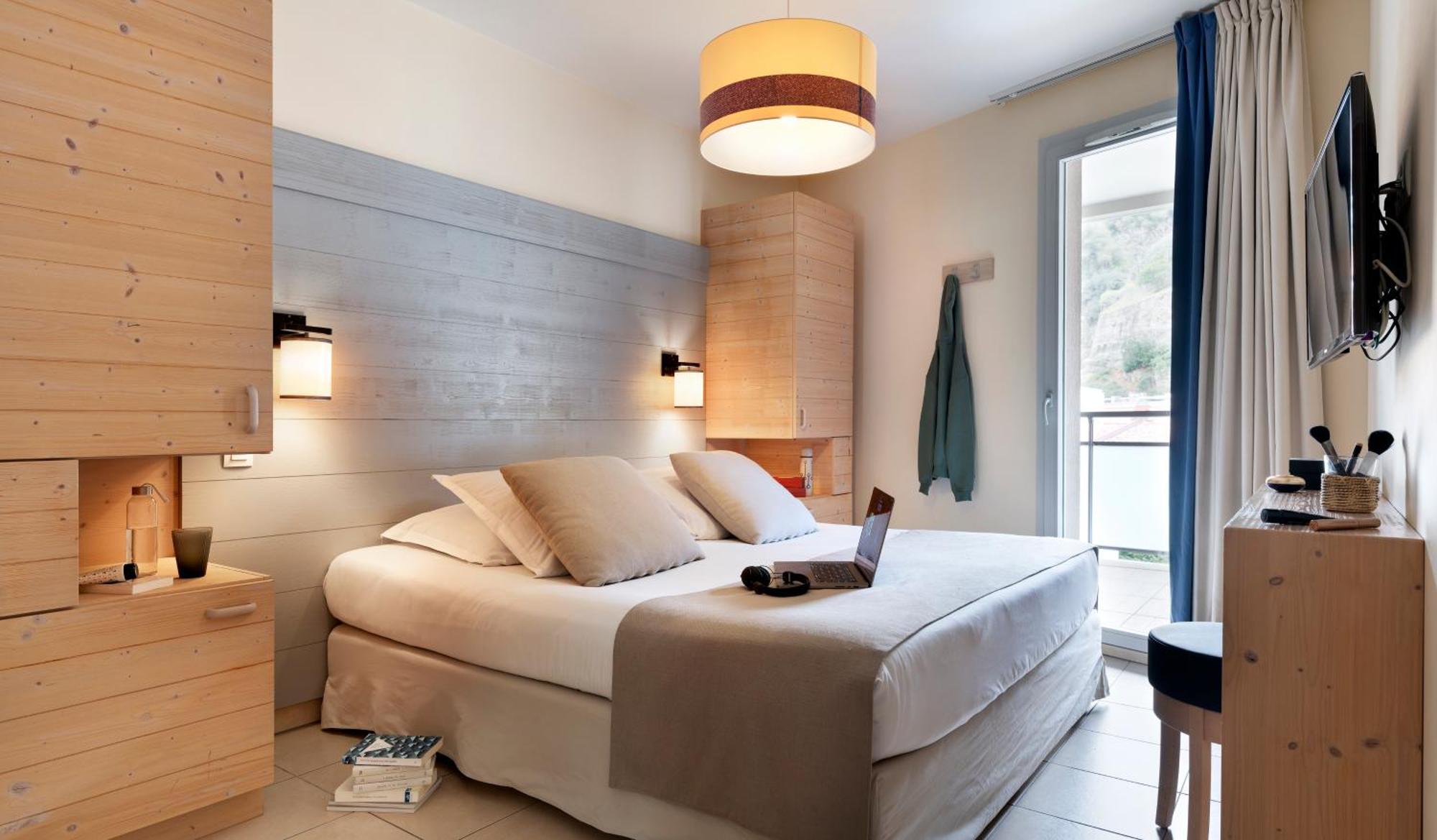 Standard One-Bedroom Apartment with Air Conditioning (4 People)