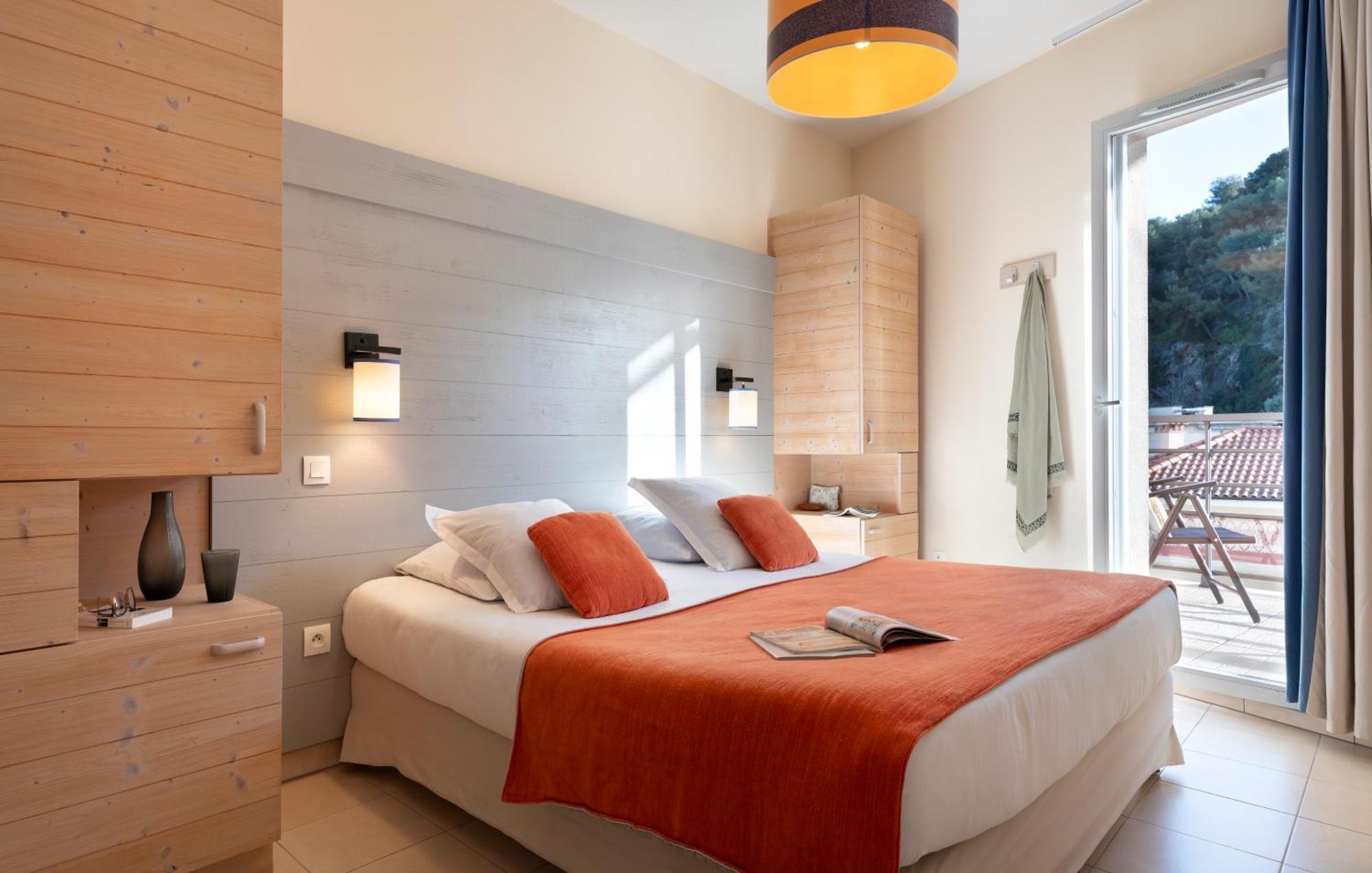 Standard Two-Bedroom Apartment with Air Conditioning (6 People)